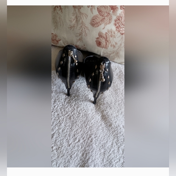 Elegant Black Heels with Studded Detail - Picture 2 of 6